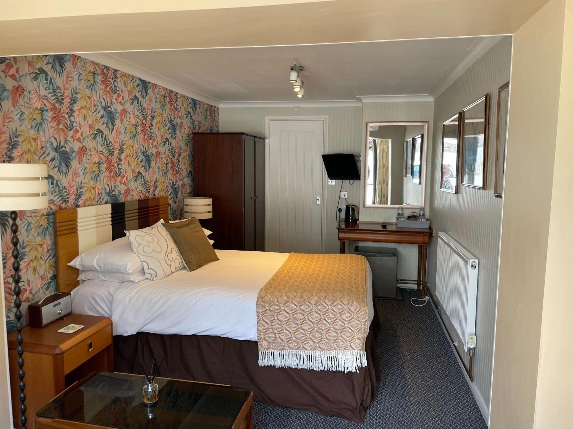 Knights Court Hotel Great Yarmouth Room photo