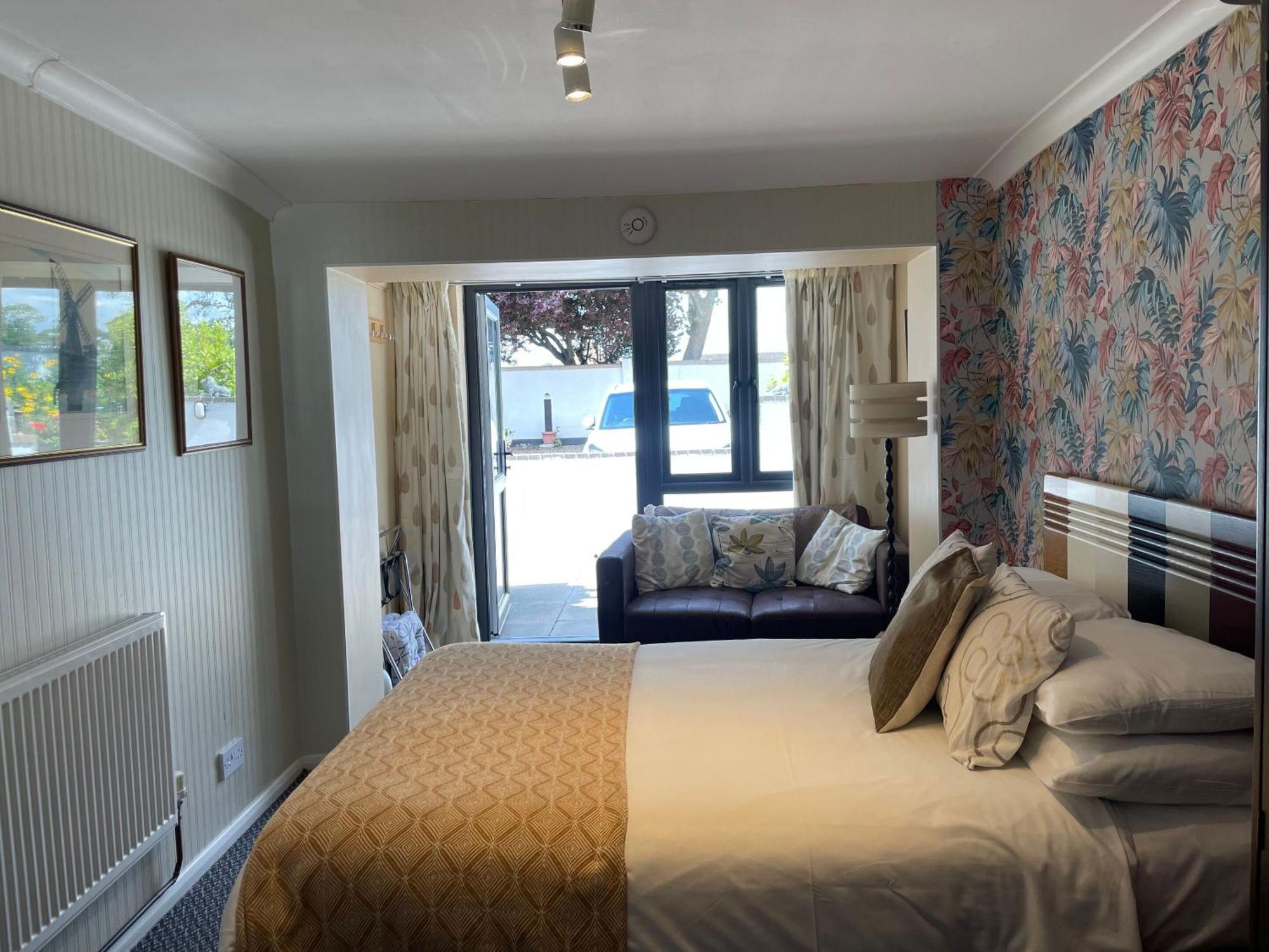 Knights Court Hotel Great Yarmouth Room photo