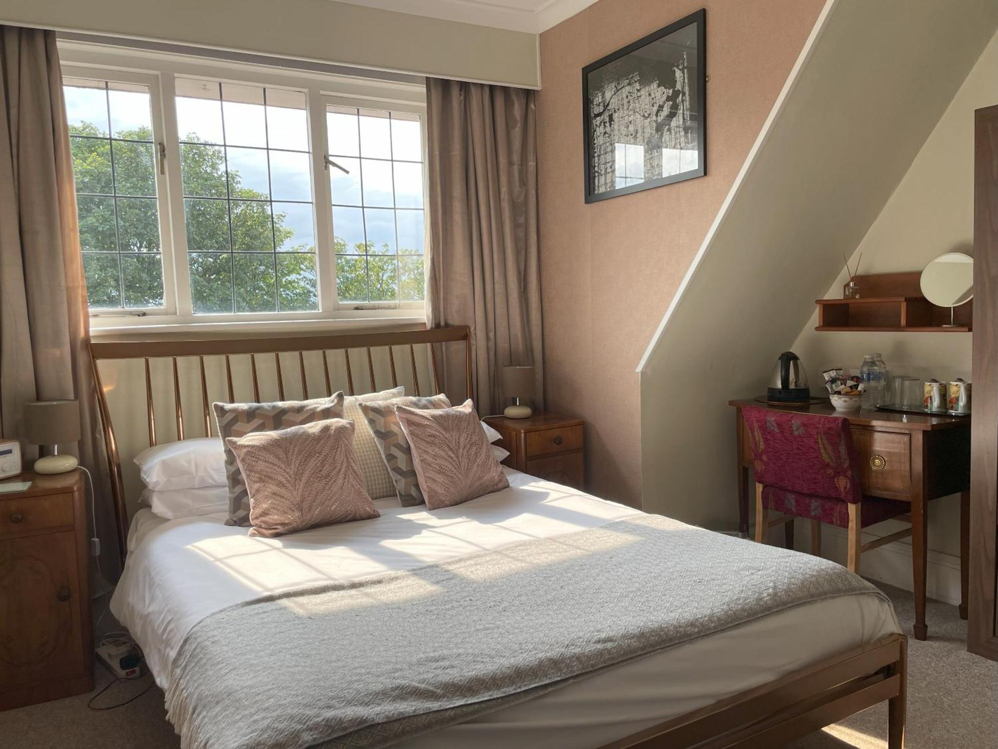Knights Court Hotel Great Yarmouth Room photo