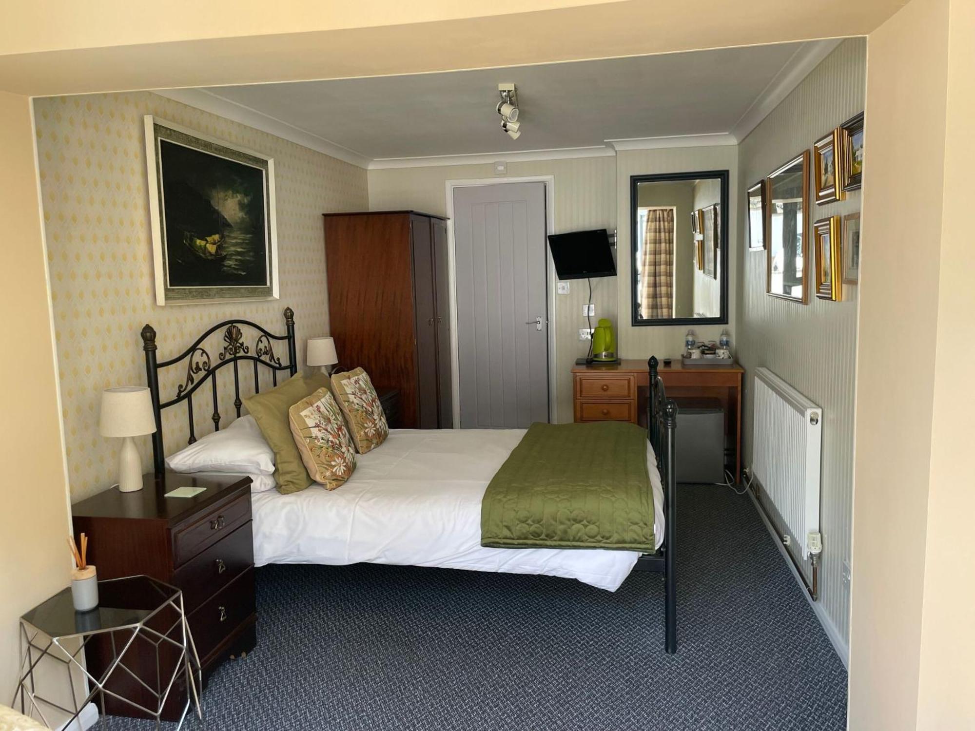 Knights Court Hotel Great Yarmouth Room photo